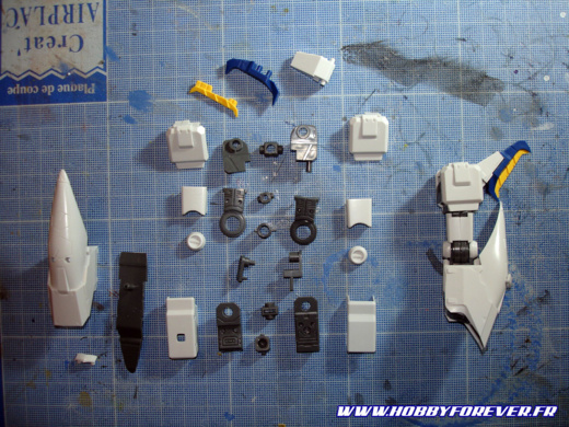 HG RX-105 Xi Gundoom - Out of Box HG RX-105 Xi Gundoom - Out of Box