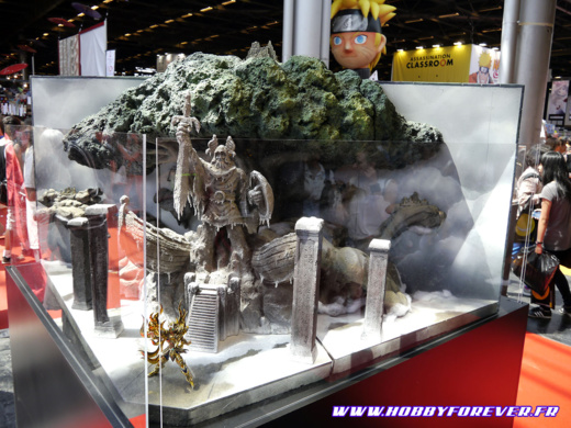 Diorama Saint Seiya sur le stand Tamashii Nation Diorama Saint Seiya sur le stand Tamashii Nation
