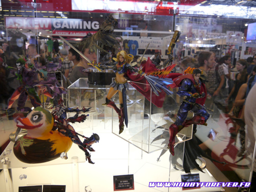 Playarts DC Comics sur le stand Square Enix Products