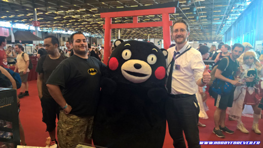 Kumamon, mascotte de la région de Kumamoto, en visite sur le stand, avec Rémy et moi-même ^^