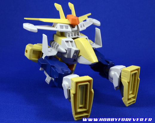 Un design très kitsch qui rappelle les séries de mecha des années 70/80 comme l'Irongear de Xabungle, pour cette transformation du Winning Gundam Un design très kitsch qui rappelle les séries de mecha des années 70/80 comme l'Irongear de Xabungle, pour cette transformation du Winning Gundam