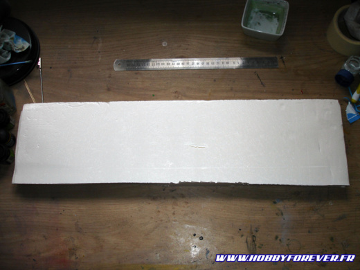 La base est une chute de panneau de polystyrène extrudé de 15x60x3cm La base est une chute de panneau de polystyrène extrudé de 15x60x3cm