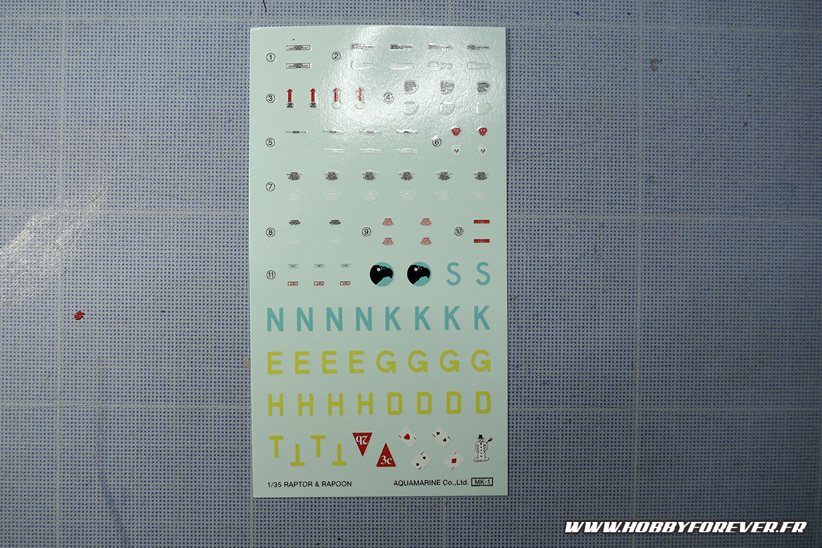 Ce set nous vient avec une planche de décals à l'eau bien garnie Ce set nous vient avec une planche de décals à l'eau bien garnie