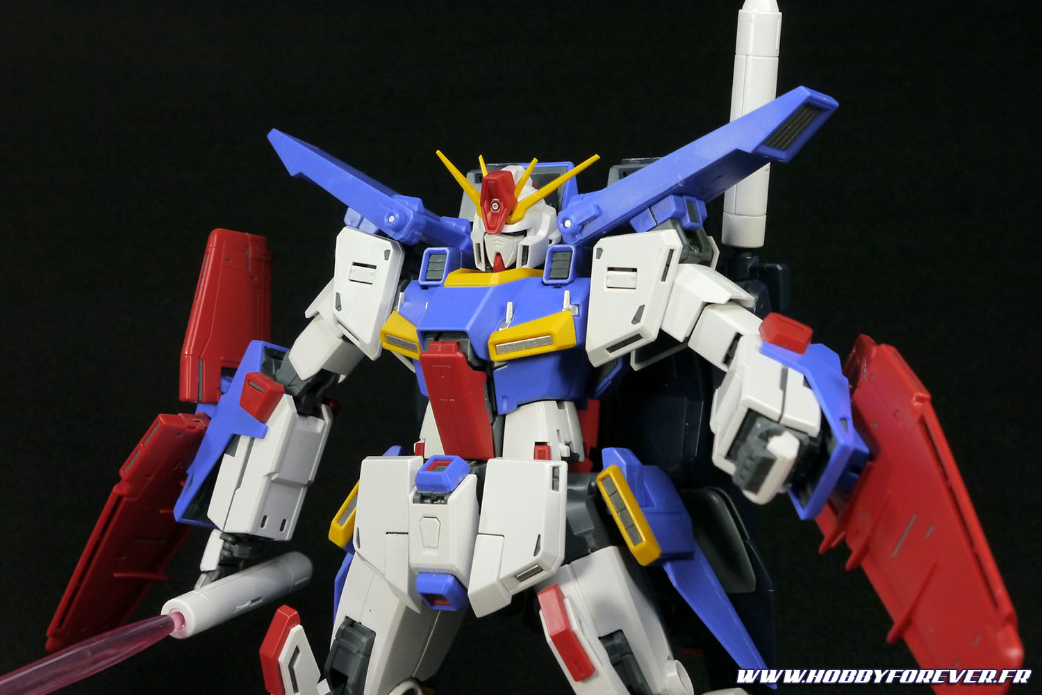 Le haut du ZZ Gundam ver.Ka manque quand même un peu de détails Le haut du ZZ Gundam ver.Ka manque quand même un peu de détails