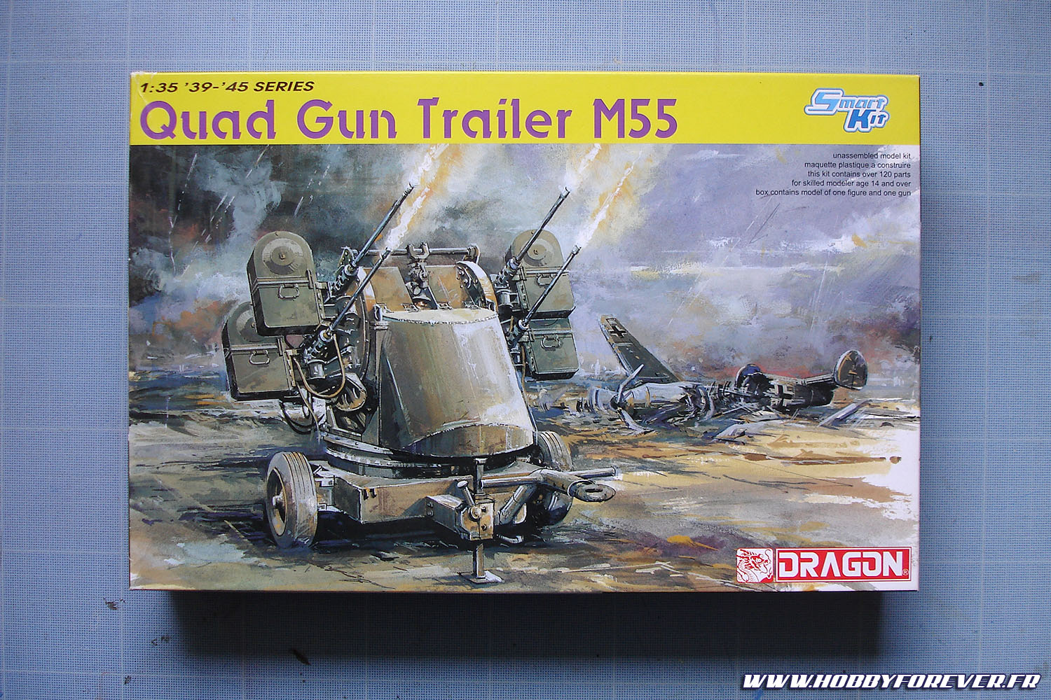 L'artbox est dans un style militaire très classique L'artbox est dans un style militaire très classique