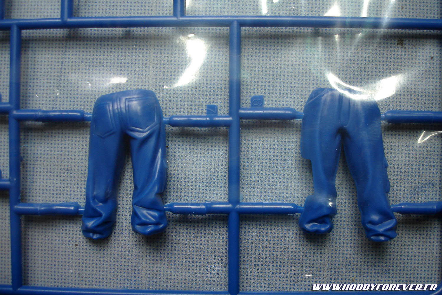 Le moulage des vêtements est vraiment très beau et naturel. Le moulage des vêtements est vraiment très beau et naturel.