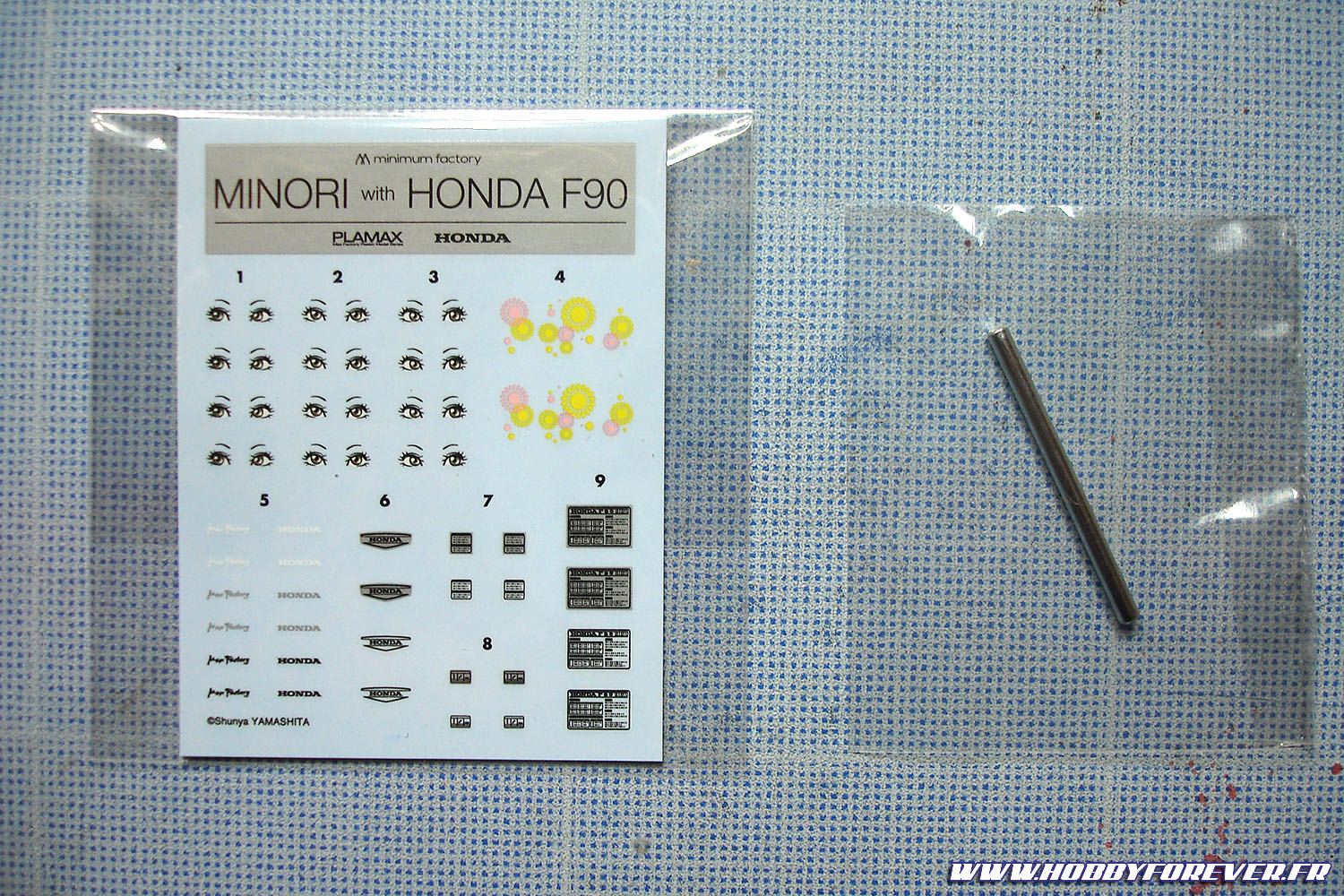 Une belle planche de décals à l'eau et la barre supportant les lames Une belle planche de décals à l'eau et la barre supportant les lames