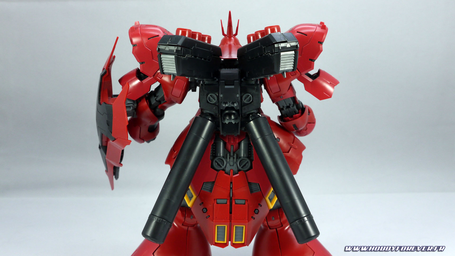 L'arrière du Sazabi est très détaillé L'arrière du Sazabi est très détaillé