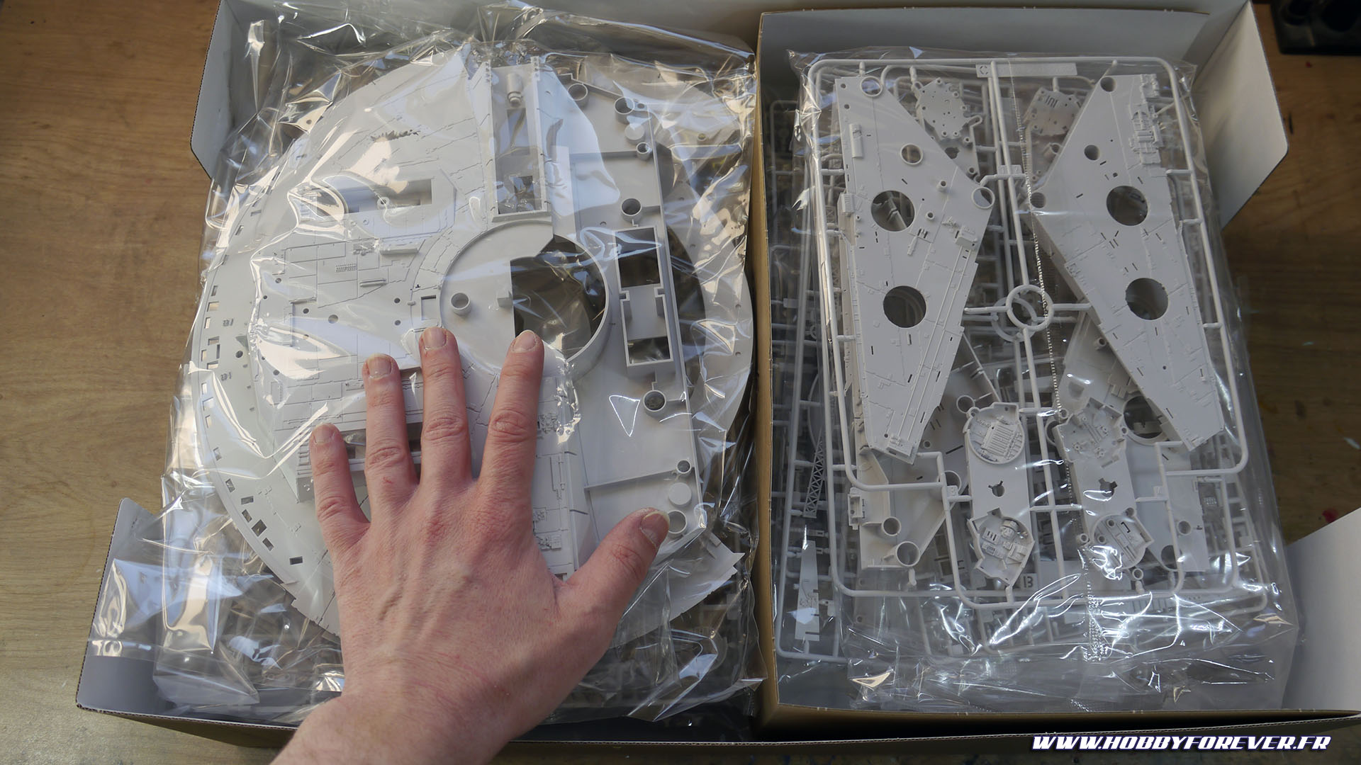 Unboxing - PG Millennium Falcon 1/72 Bandai / Revell