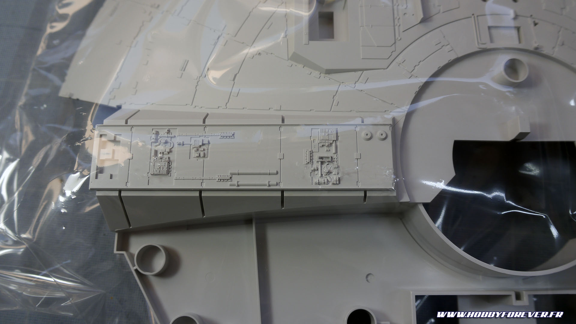 Unboxing - PG Millennium Falcon 1/72 Bandai / Revell