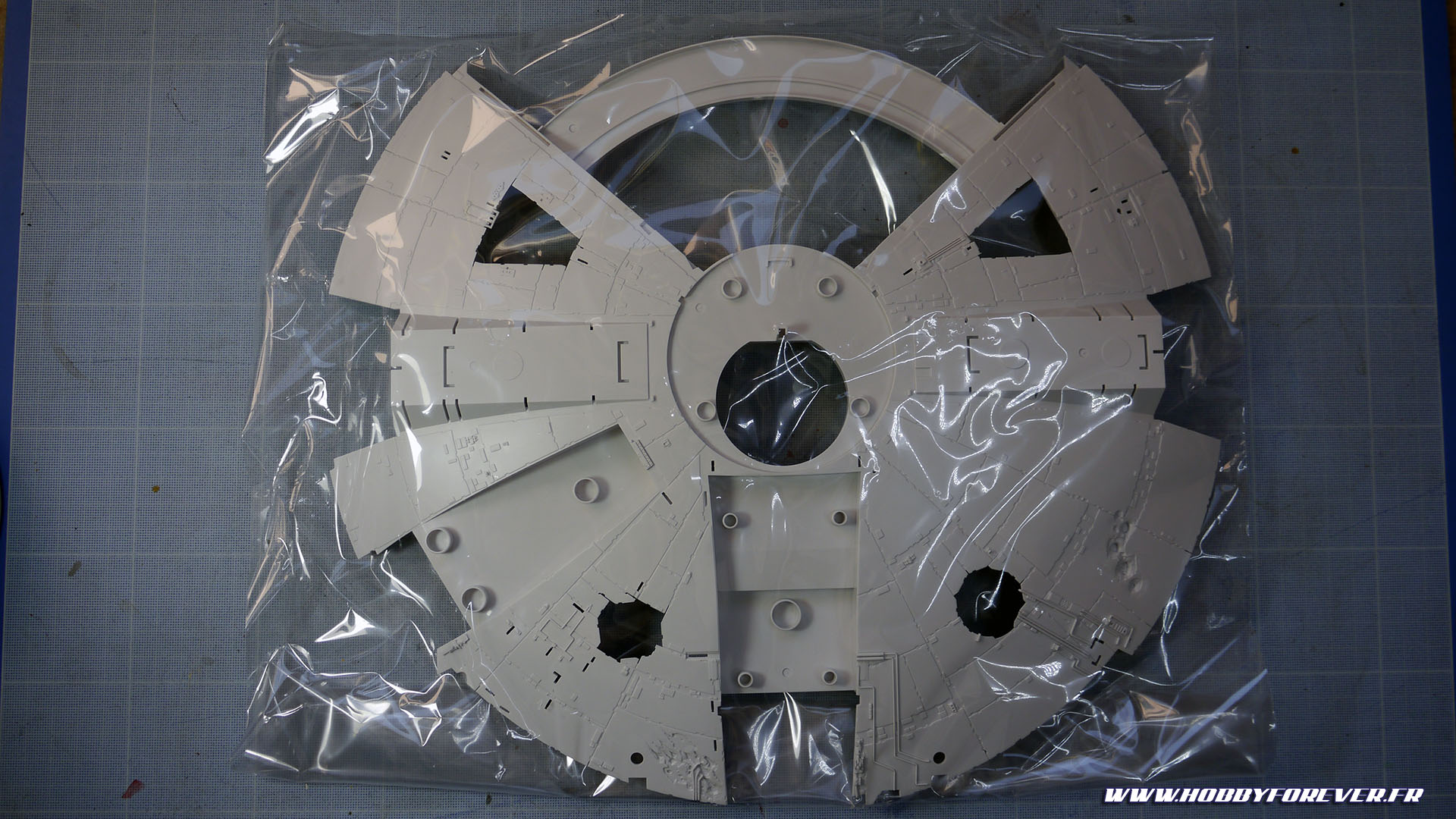 Unboxing - PG Millennium Falcon 1/72 Bandai / Revell