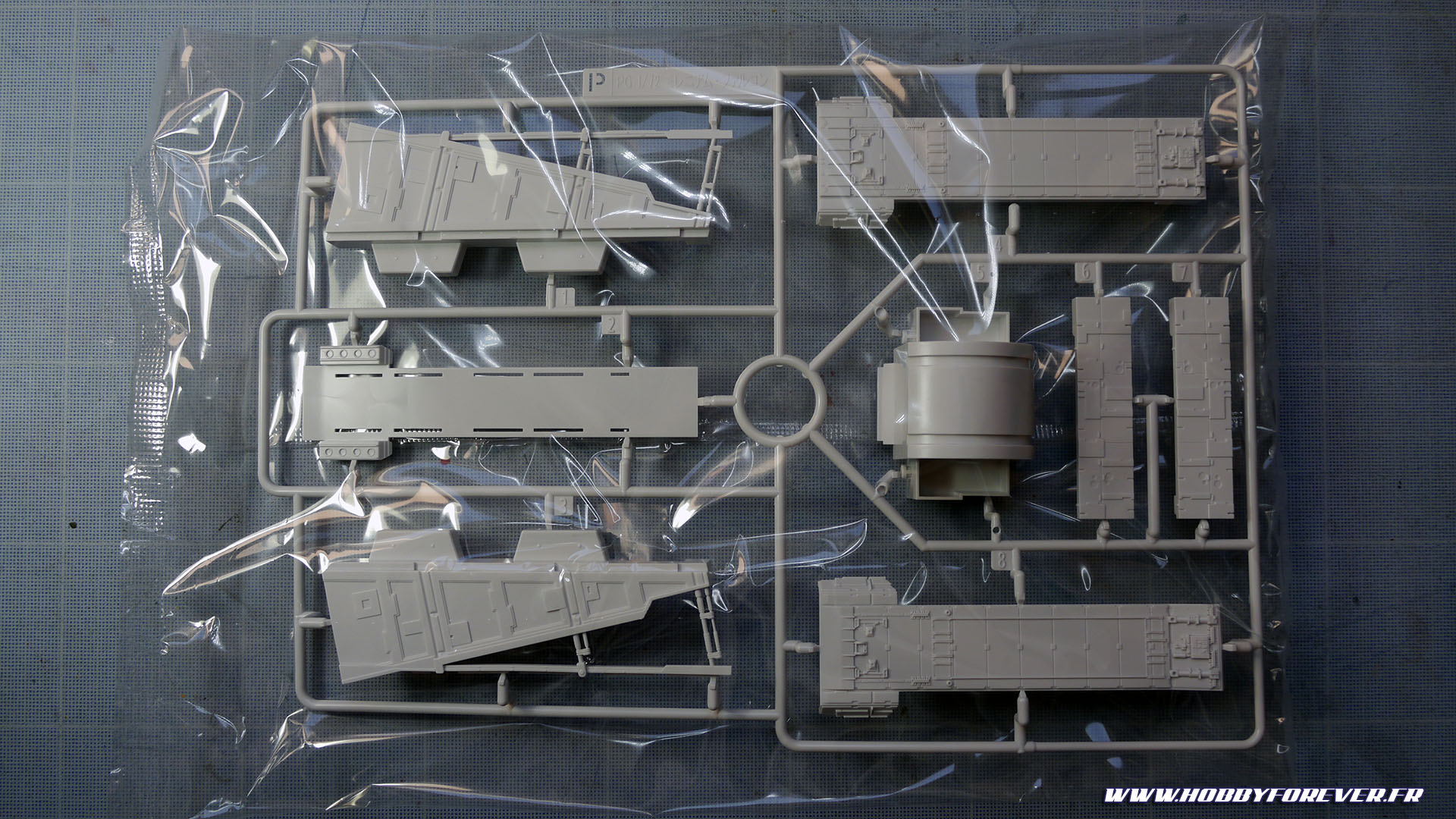 Unboxing - PG Millennium Falcon 1/72 Bandai / Revell