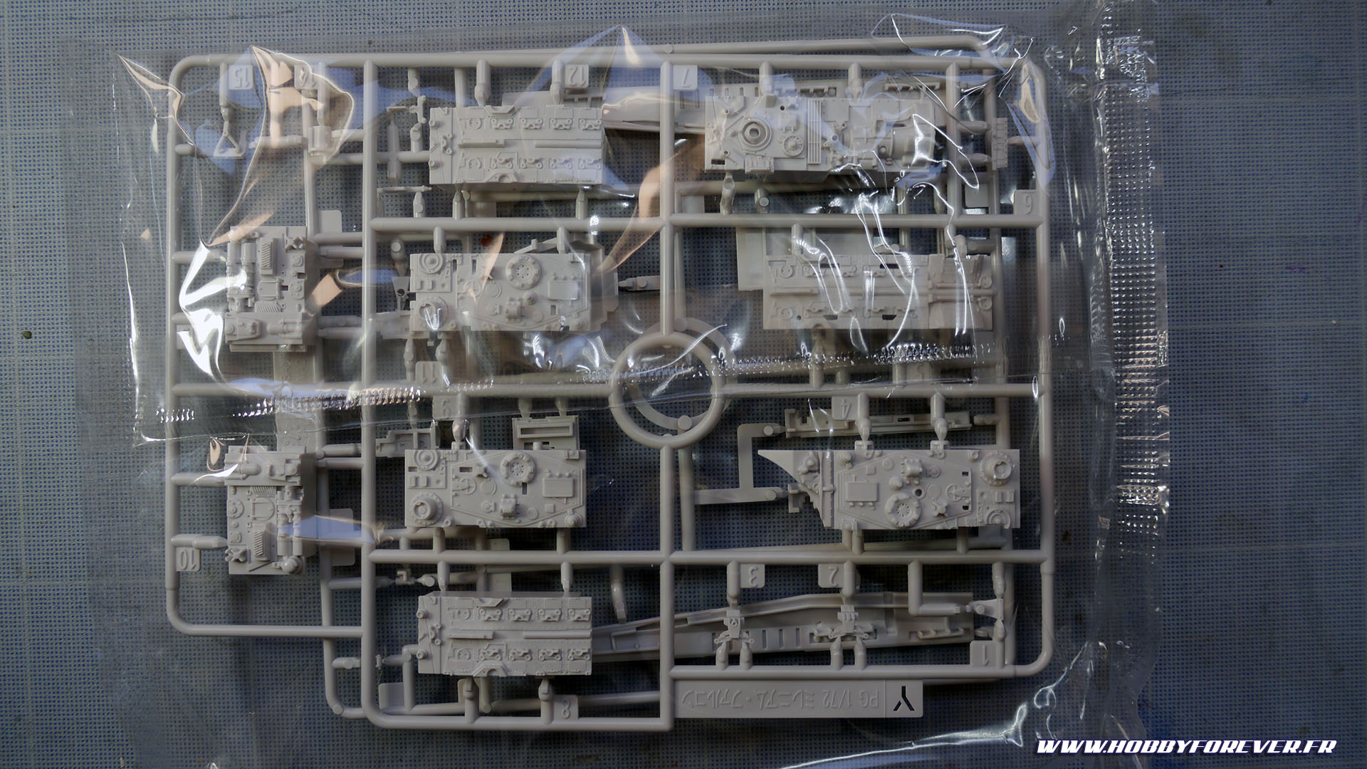 Unboxing - PG Millennium Falcon 1/72 Bandai / Revell