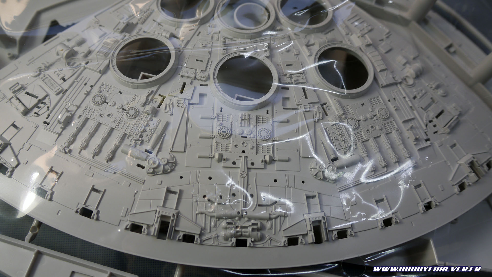 Unboxing - PG Millennium Falcon 1/72 Bandai / Revell