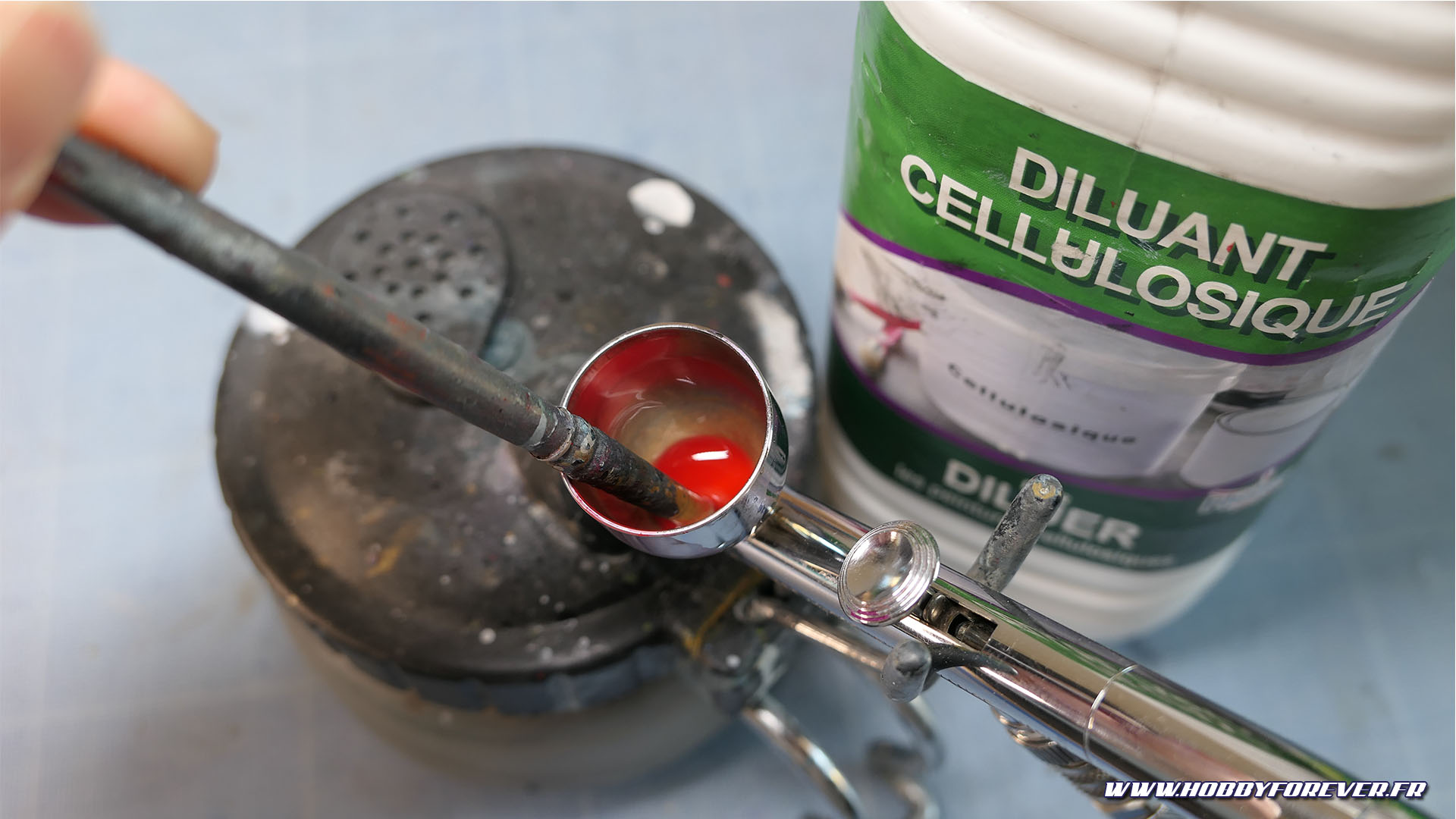 Le nettoyage de l'aérographe pourra se faire très classiquement au diluant cellulosique Le nettoyage de l'aérographe pourra se faire très classiquement au diluant cellulosique