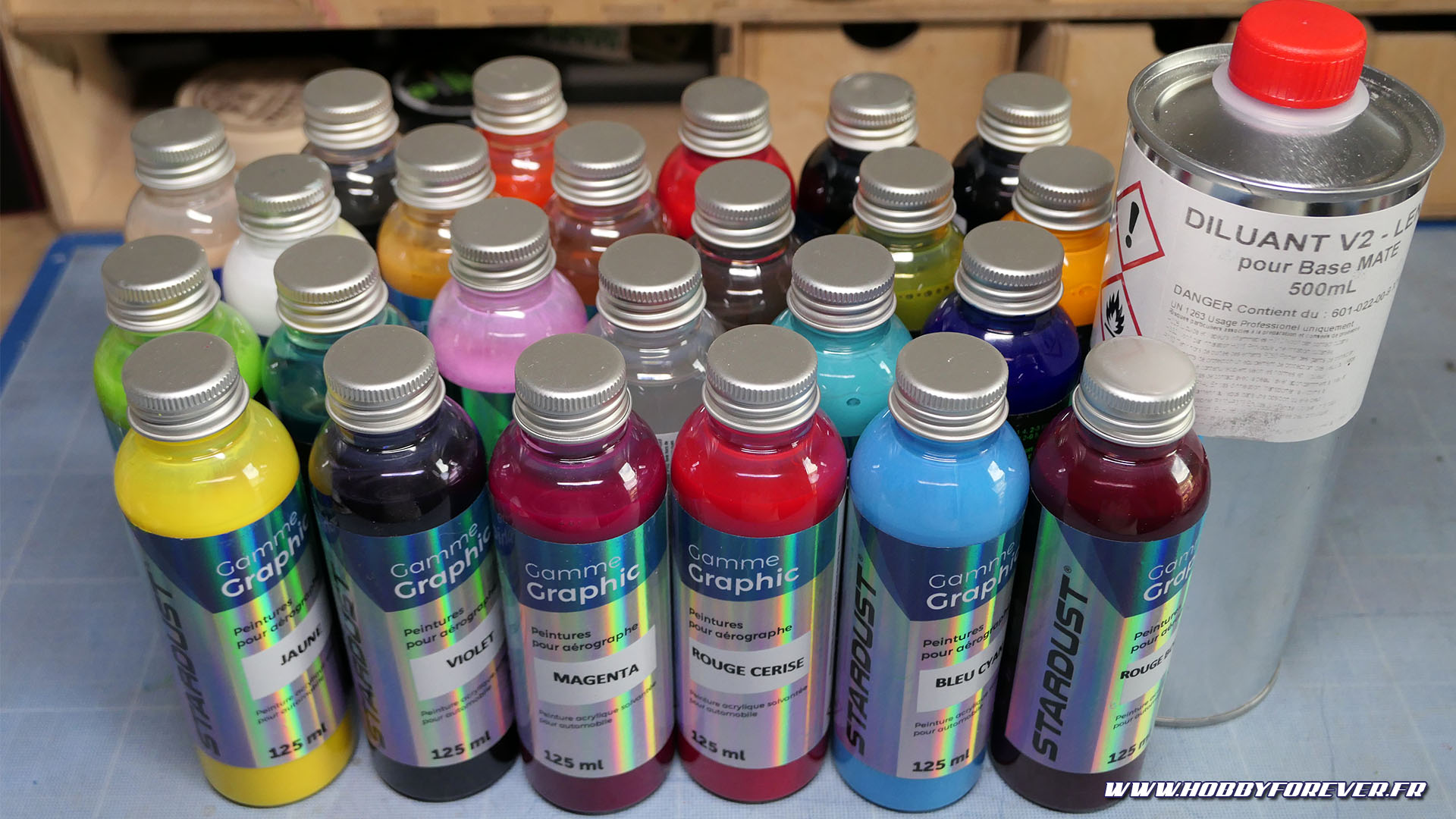 L'ensemble de la gamme Graphic, dans ses flacons de 125ml L'ensemble de la gamme Graphic, dans ses flacons de 125ml