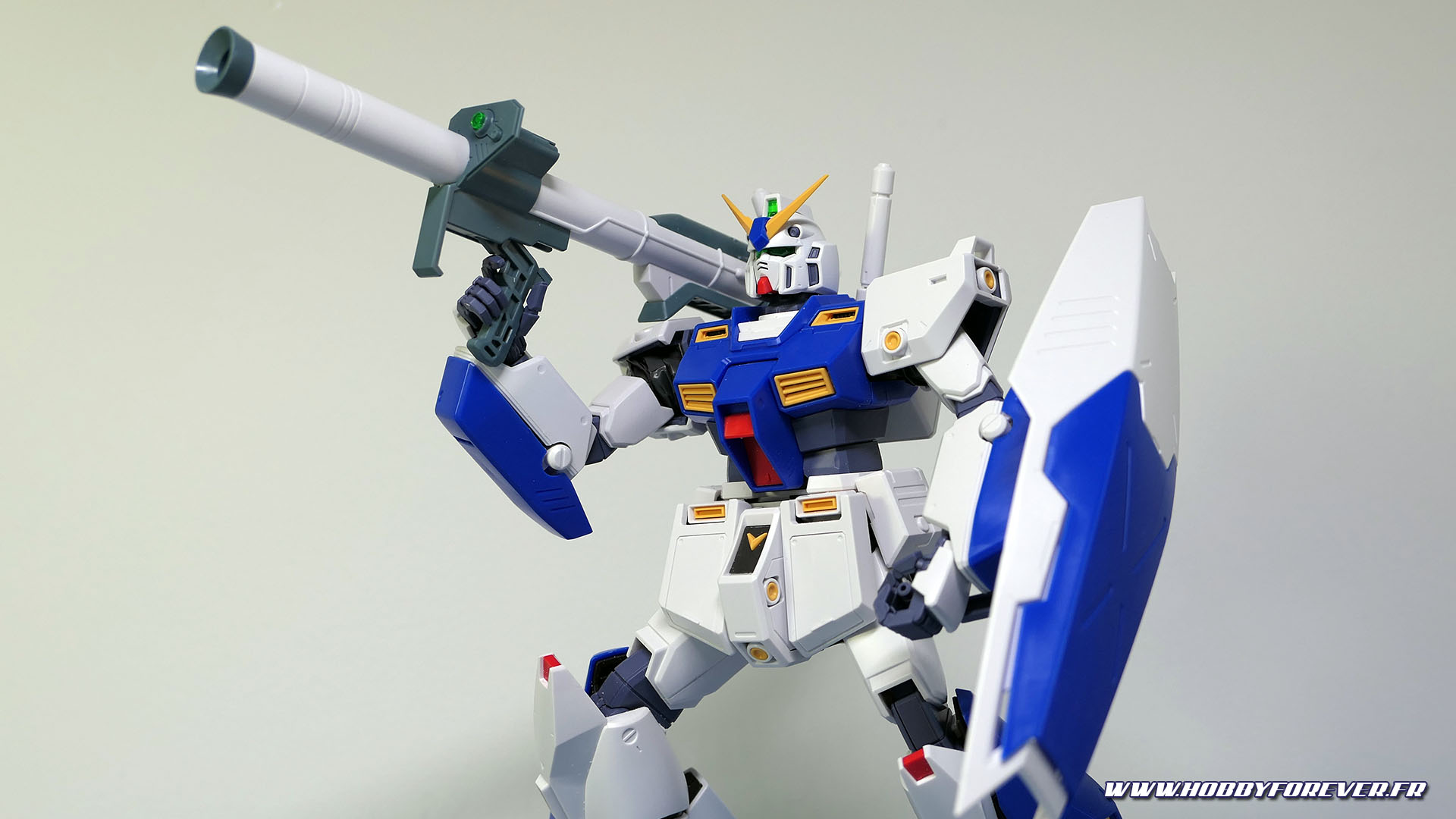 Toujours à la recherche d'économies de bout de chandelle, Bandai a réutilisé certaines pièces du bazooka du MG RX-78-2 de 2008