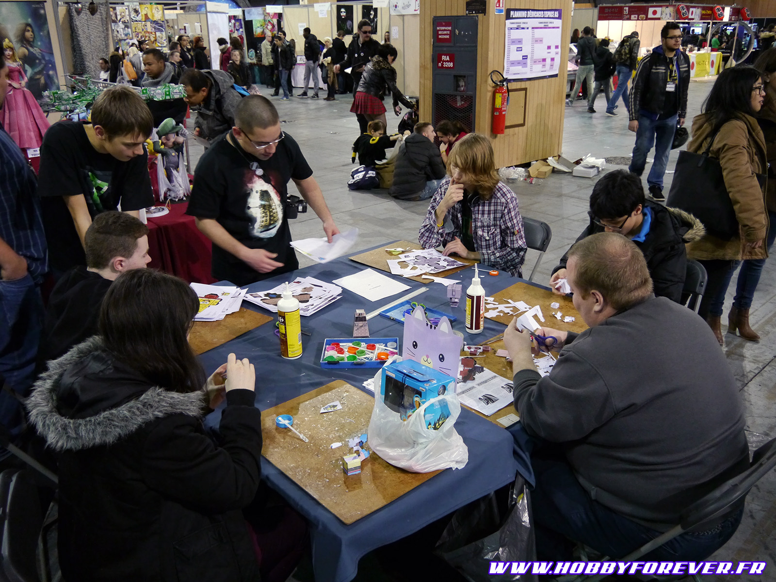 Les initiations au papercraft, toujours une réussite ! Les initiations au papercraft, toujours une réussite !