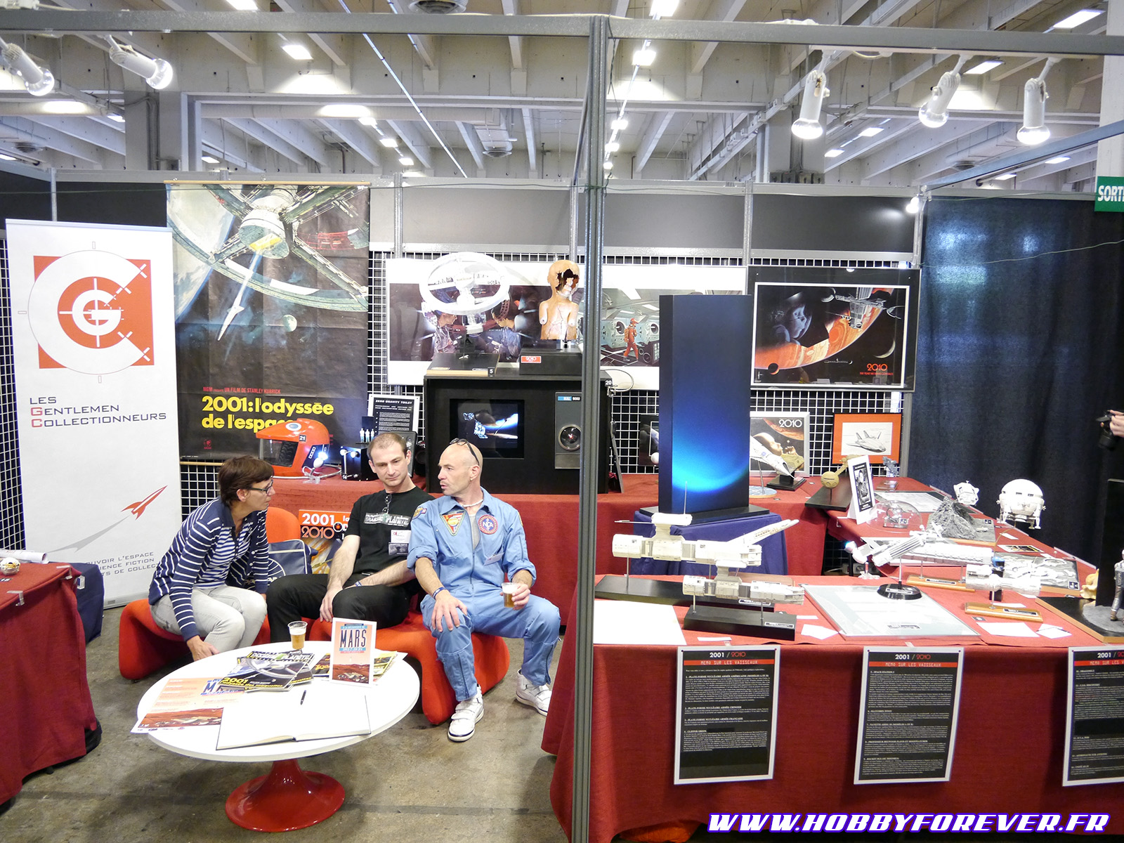 Le stand des gentlemen collectionneurs Le stand des gentlemen collectionneurs