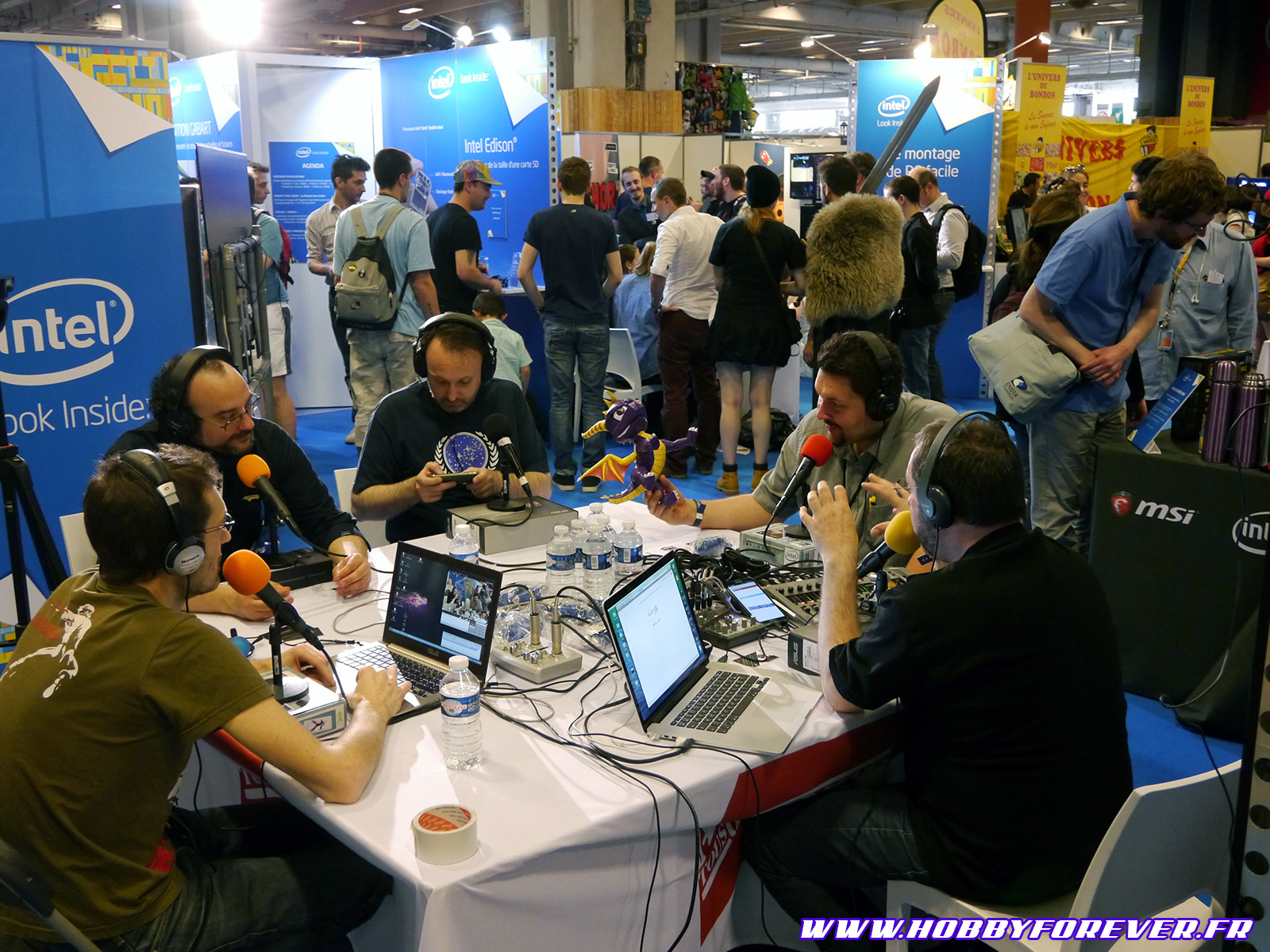 Yvan West Laurence et Dux2081 ont participé à un podcast de l'Agence Tous Geeks Yvan West Laurence et Dux2081 ont participé à un podcast de l'Agence Tous Geeks