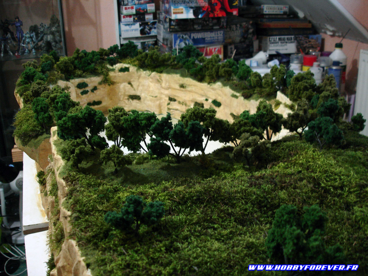 Les arbres fixés sur le diorama
