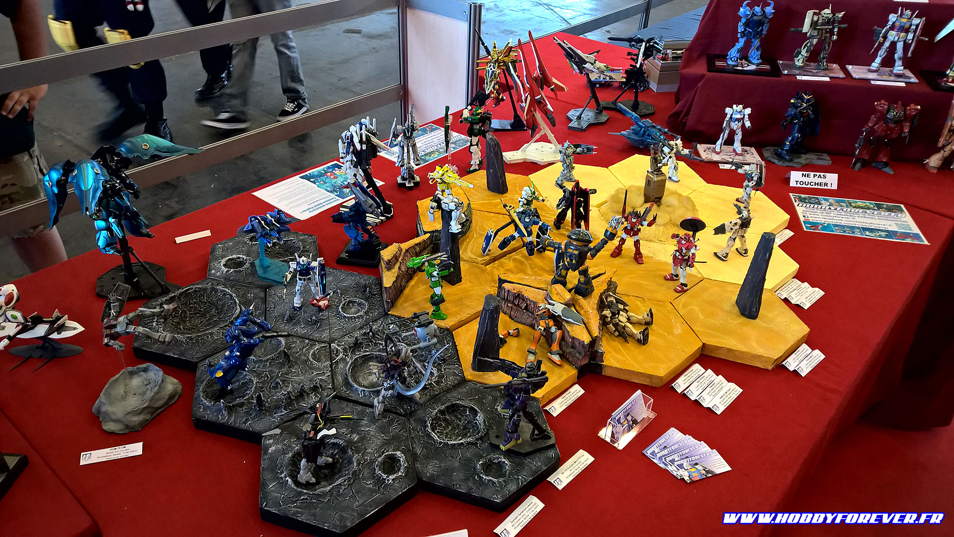 Le diorama modulaire "Gundam Build Fighters" Le diorama modulaire "Gundam Build Fighters"