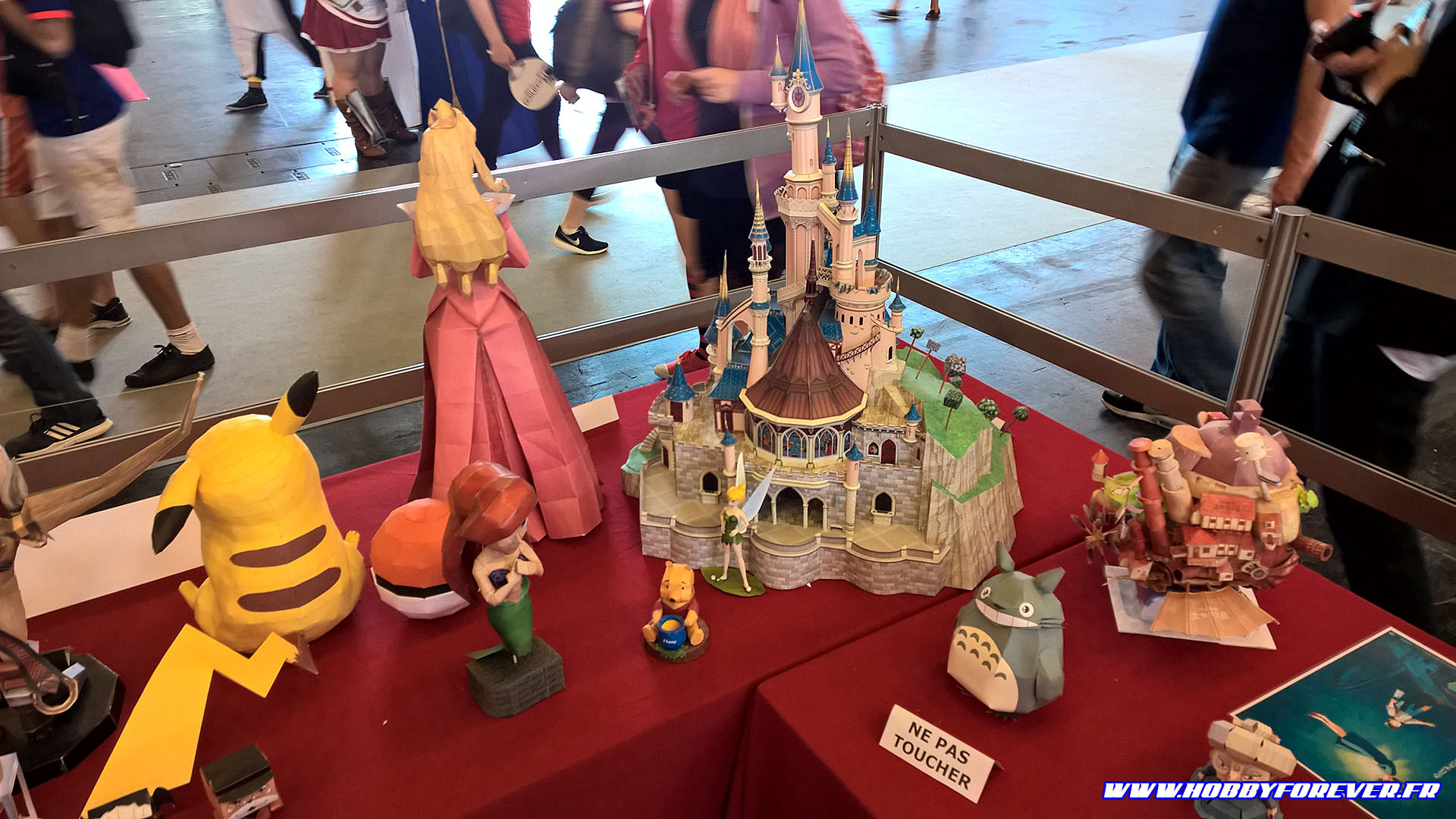 Le chateau de la Belle au Bois Dormant, un des plus beaux papercrafts de cette année