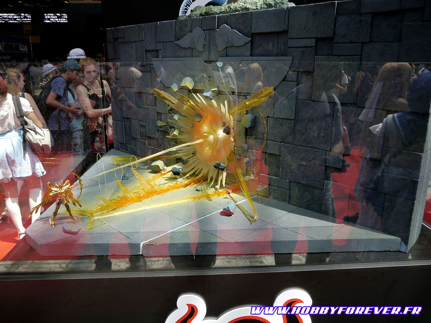 Diorama Saint Seiya sur le stand Tamashii Nation Diorama Saint Seiya sur le stand Tamashii Nation