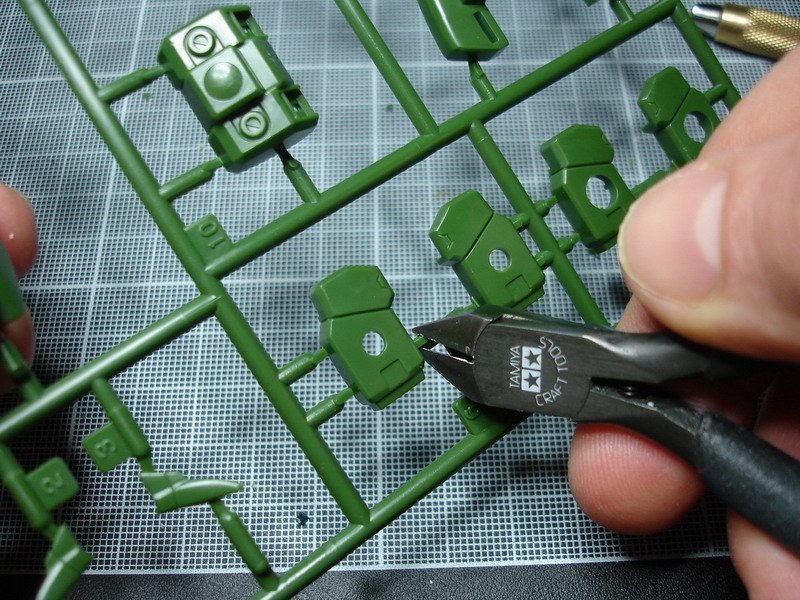 Tutoriel "No Paint" 1 - Améliorer facilement une maquette Gundam sortie de boite Tutoriel "No Paint" 1 - Améliorer facilement une maquette Gundam sortie de boite