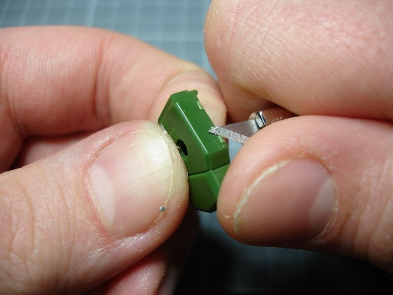 Tutoriel "No Paint" 1 - Améliorer facilement une maquette Gundam sortie de boite Tutoriel "No Paint" 1 - Améliorer facilement une maquette Gundam sortie de boite