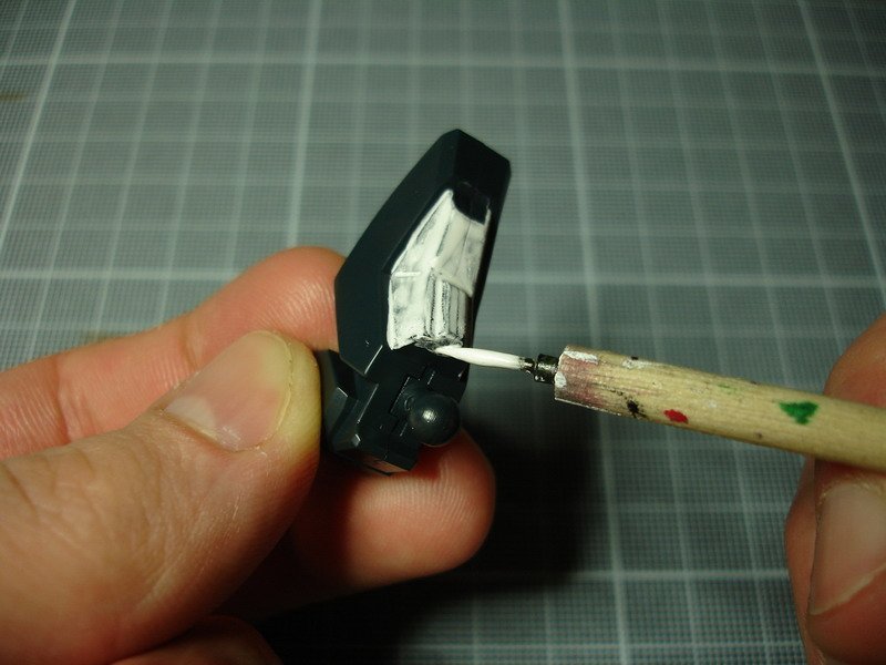 Tutoriel "No Paint" 1 - Améliorer facilement une maquette Gundam sortie de boite Tutoriel "No Paint" 1 - Améliorer facilement une maquette Gundam sortie de boite