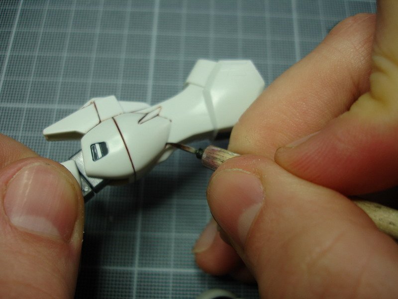 Tutoriel "No Paint" 1 - Améliorer facilement une maquette Gundam sortie de boite Tutoriel "No Paint" 1 - Améliorer facilement une maquette Gundam sortie de boite